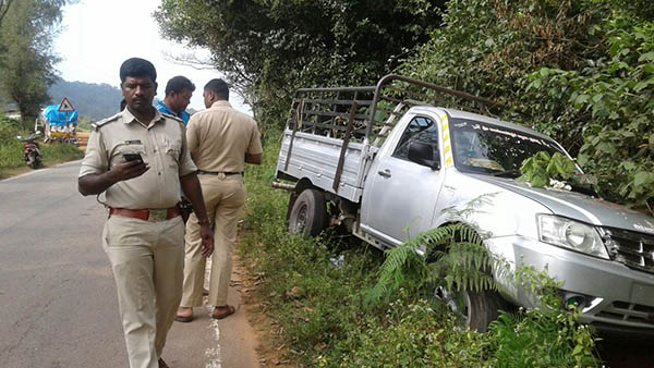 ವಾಹನ ಢಿಕ್ಕಿ: ಇಬ್ಬರು ಪಾದಚಾರಿಗಳಿಗೆ ಗಾಯ
